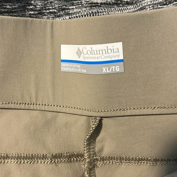 Columbia Pull On Light Tan Elastic Waist Shorts XL - Picture 4 of 5